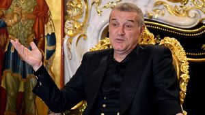 Gigi Becali s-a lămurit cu Rapid şi cu Marius Şumudică. Verdictul patronului FCSB: "O iau în calcul"