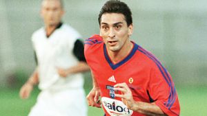 Ilie Dumitrescu, aplaudat de fani,** ironizat de Gigi!