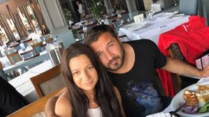 INTERVIU cu soția antrenorului momentului în Liga 1! Joacă perfect rolurile de mentor, șofer și bucătar! "Cunosc posturile din echipă. Televizoarele merg doar pe fotbal!" | EXCLUSIV