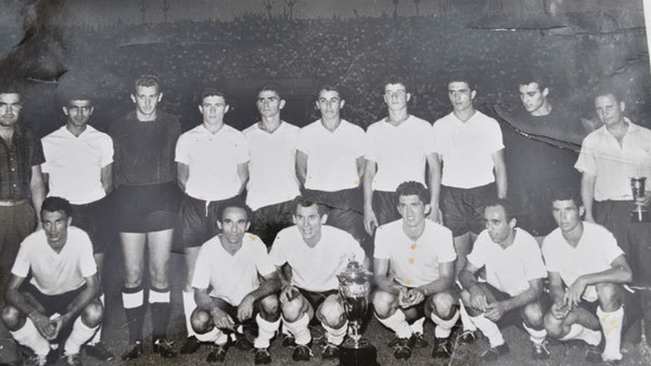 Stofă și creioane pentru prima cupă câștigată de Petrolul