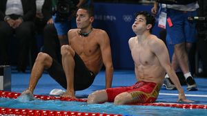 Cine transmite la TV finala de 100 de metri liber în care David Popovici se va lupta cu Zhanle Pan pentru aur la Campionatele Mondiale din Singapore