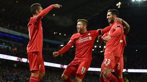 FOTO | Liverpool și-a prezentat echipamentul pentru viitorul sezon! Cum arată noile tricouri, în care elevii lui Klopp speră să devină campioni