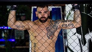 Divizia MMA, luni 31 octombrie, ora 20.00, live Sport.ro. Bombardierul"  Pascu, "Rambo" din Copou, "Ghiaurul"  Radnev și "Bestia Moldovei" luptă  în cea mai tare gală de mma a anului