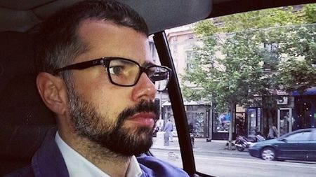 A ajuns de nerecunoscut! Emilia i-a luat 3.000.000 de euro la divorț, dar afacerea cu vile de lux îi merge din plin