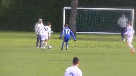 La 15 ani driblează mai bine ca Messi la 25!** VIDEO INCREDIBIL Noul star din fotbalul mondial e în curtea lui Milan: "diavolii" vor să schimbe regulile din Serie A pentru el