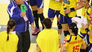 EURO 2014 | Tadici: "Dacă mâine sunt pus să fac din nou selecția, 95% le-aș alege tot pe fetele de aici". Perianu încearcă să se obișnuiască cu un post pe care nu a mai jucat de la junioare