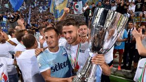 „La Mulți Ani, Boss!” Ștefan Radu, super vedetă la Roma! Fanii lui Lazio îl vor șef în club și îl compară cu un câștigător de Liga Campionilor: „Să fii ca el!” | VIDEO