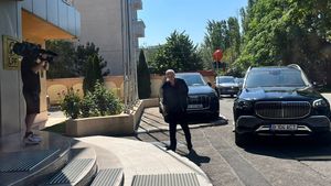 Cum a apărut Gigi Becali în această dimineață la sediul LPF! Patronul FCSB e decis să schimbe regula impusă de Răzvan Burleanu și FRF | FOTO&VIDEO