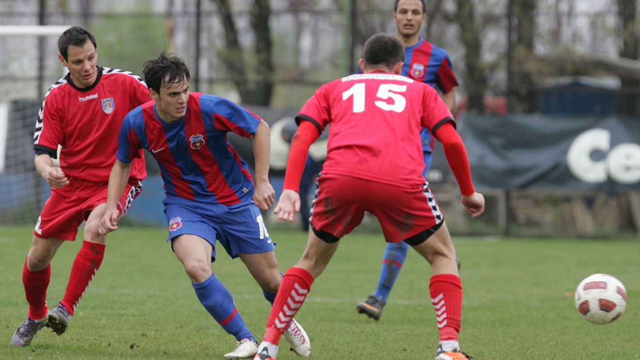 Stoican testează un fost jucător al Stelei. Robert Văduva se află în cantonamentul lui Dinamo