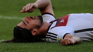 Ghinion teribil pentru Germania: Khedira s-a accidentat la încălzire și nu a putut fi folosit în finală. Kramer, înlocuitorul lui, s-a "rupt" și el