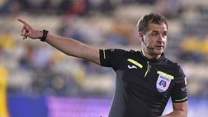 „Eu îl acuz pe ăsta că a făcut tâmpenii”. A cerut scoaterea lui din arbitraj, după gafa din FCSB - Dinamo