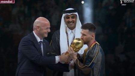 Imaginea istorică pe care o lume întreagă aștepta să o vadă: Leo Messi ridică trofeul Cupei Mondiale și rezolvă pentru totdeauna duelul său cu rivalul Cristiano Ronaldo!