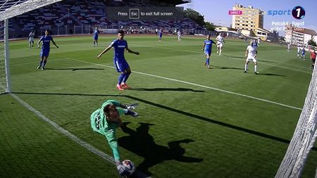Fază controversată la Sibiu! Paradă fabuloasă pentru Valentin Cojocaru, dar gazdele au cerut gol. A greșit arbitrul Feșnic? | GALERIE FOTO