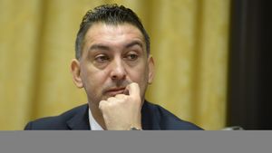 "Pentru mine, FCSB e Steaua! Dacă s-ar întâlni în meci direct cu CSA, aș ține cu FCSB". Ilie Dumitrescu, discurs "pe larg" despre războiul Becali-Armată: "Îi respect pe fani, mi-au strigat numele, dar..."