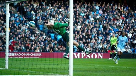 O șansă în plus pentru "Panti"!** Un fost portar de legendă al lui City se teme:** "Îmi place Joe Hart, dar el poate crea multe probleme echipei"