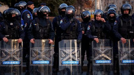 Jandarmeria București, reacție oficială după ce ultrașii lui Dinamo s-au bătut cu forțele de ordine