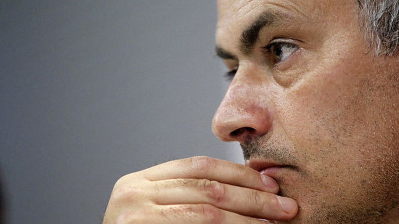 Jose Mourinho vrea să își "betoneze" apărarea cu un fundaș de la Liverpool! "Cormoranii" se dezintegrează