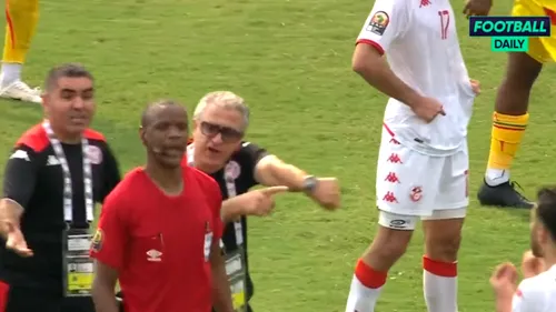 Scene uluitoare petrecute la Cupa Africii! Arbitrul a fluierat finalul înainte de expirarea timpului regulamentar, iar jucătorii au fost chemați de la vestiare să continue meciul după 40 de minute! Tunisia a refuzat să revină pe teren! | VIDEO