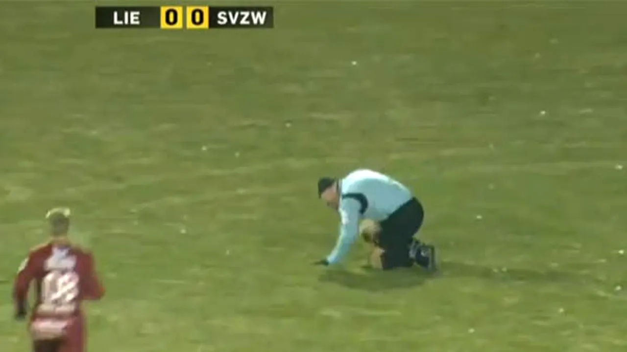 VIDEO** Cea mai hilară simulare din fotbal nu vine de la un jucător! VEZI faza care a stârnit hohote de râs