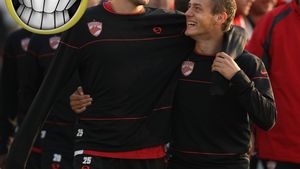 "Steaua a îndepărtat suporterii! Bine că mai are fani la Dinamo"