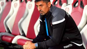 Rămâne Dănciulescu la Dinamo sau dă curs ofertei primite? „Ai crescut cu noi, vino aici și îți dăm mână liberă!” | EXCLUSIV