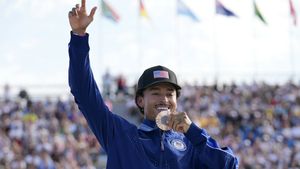 "Nu sunt de o calitate atât de bună". Scandal cu medaliile de la Jocurile Olimpice, după ce un sportiv american s-a plâns că bronzul său s-a deteriorat "ca după un război", la numai o săptămână