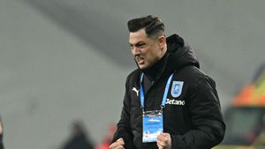 Finul Mirel Rădoi îi cere nașului Gigi Becali să se lupte „cu cuțitele pe masă” în Universitatea Craiova - FCSB: „Să vină cu cea mai bună echipă, ca să nu mai găsim scuze!”