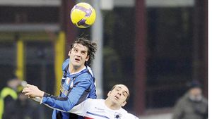 Chivu suferă iar