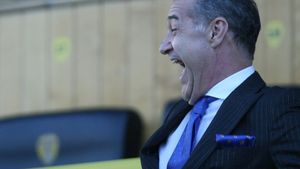 Becali, euforic! Patronul FCSB a cântat în direct la TV: "Cine e primul loc? Dică e!"