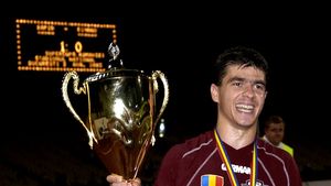 După ce a fost luat „pe voleu” de oamenii lui Dan Șucu, Robert Niță a pus mâna pe telefon și l-a sunat pe Bogdan Lobonț! Cum încearcă să dea la întors derapajul împotriva antrenorului Rapidului: „Nu l-am făcut pe el isteric și fătălău”