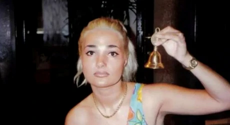 Cu greu o mai recunoști acum pe această artistă. E celebră, dar nu mai arată deloc așa. Mulți nu își dau seama cine este
