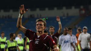 Lazăr: "Nu mă gândesc să plec de la Rapid...deocamdată"