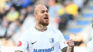 „Visez la tridentul Mitriță - Alibec - Baiaram”. Legenda Universității Craiova crede că oltenii ar fi o forță ofensivă de neoprit cu vedeta lui Hagi