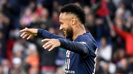 S-a aflat clauza secretă din contractul lui Neymar de la PSG! Pentru ce e plătit brazilianul în relația cu fanii și ce nu are voie să zică public