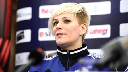 Rețeta pentru finală: **"Cu 15-16 mingi apărate, Oltchim câștigă cu Gyor!" Cine crede că româncele pot întoarce ușor în Ungaria scorul de la Polivalentă
