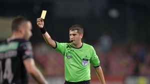 "Dacă mai dădea un penalty, îl bătea Chivulete!" :) Jucătorul care s-a amuzat pe seama arbitrului din cel mai "nebun" meci al sezonului