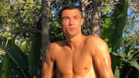 Cristiano Ronaldo, la întrecere cu două vedete de la Hollywood. Portughezul este pe locul 3 în lume. Pentru a posta o poză pe Instragram este plătit cu...  