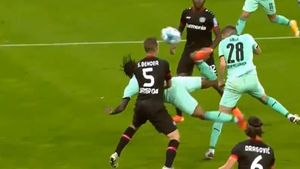 Fabulos! Golul anului vine din Bundesliga! Valentino Lazaro, „lovitura scorpionului” în Leverkusen - Monchengladbach | FOTO & VIDEO