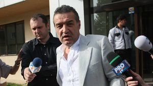 "I-am zis lui Lăcătuș să bage rezervele!"  CUM COMENTEZI?