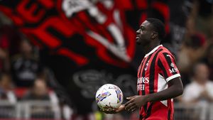 Impresarul român a bătut palma cu Zlatan Ibrahimovic pentru transferul de 25.000.000 de euro. Fotbalistul a fost prezentat oficial de AC Milan