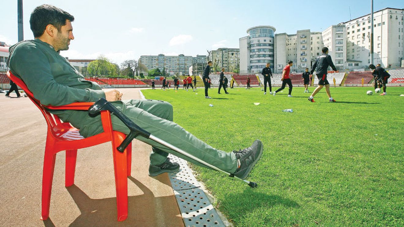 Cătălin Munteanu: "Mulțescu are o relație apropiată cu jucătorii!" Condiția pusă de mijlocaș ca să-și micșoreze salariul