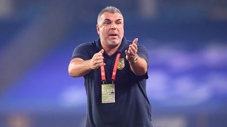 Presiune în Emiratele Arabe Unite pentru ca Olăroiu să devină noul selecționer