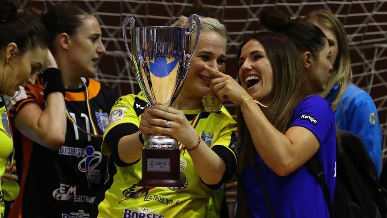 SPECIAL | Carmen Martin, extrema care "garantează goluri": "Mă trag din neam de agricultori". A câștigat Liga Campionilor cu CSM, și-a fidelizat fanii români, dar marți trage contra lui Neagu & Co., în România - Spania, de la ora 19:00