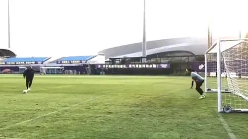 Mai ceva ca Ronaldinho! Cosmin Olăroiu a luat bara la țintă la antrenamente. A făcut spectacol printre jucători | VIDEO