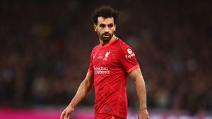 Bălăceala de la miezul nopții! Vedetele lui Liverpool, Mo Salah, Alexander-Arnold și Robertson au luat cu asalt piscina de la hotelul în care au stat, după victoria cu Benfica Lisabona