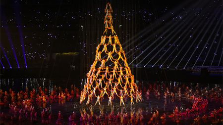 Olimpiada de Tineret: chinezii au încercat să împrăștie norii cu tehnologia de control meteorologic. Rezultatul: ceremonia de deschidere de la Nanjing s-a desfășurat sub o ploaie torențială
