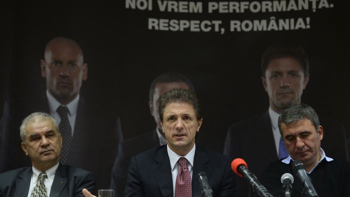 Gică Popescu, o nouă replică "tăioasă" pentru Anghel Iordănescu. De ce nu a stat Generalul pe banca Generației de Aur la meciul cu legendele Barcelonei