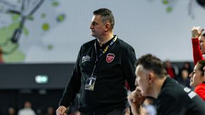 Selecţionerul naţionalei de handbal feminin, Florentin Pera, demis de la Gloria Bistriţa. Eşecul dramatic de la Craiova i-a fost fatal