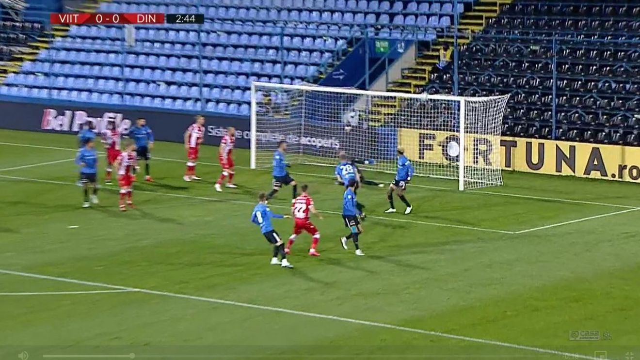 Dinamo, lovită și de arbitri? Jucătorii lui Cosmin Contra au izbucnit la hențul lui Ely Fernandes, dar Istvan Kovacs a închis ochii | FOTO & VIDEO