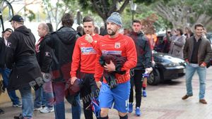 Lato nu se dezminte: A făcut furori printre fani cu obiectul vestimentar ales! FOTO EXCLUSIV de la primul amical al Stelei